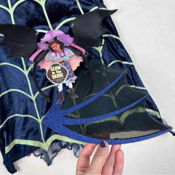 Girls Vampirina Costume Size 4-6X Bootiful Dress, Wings & Headband Glow In Dark - Picture 3 of 15